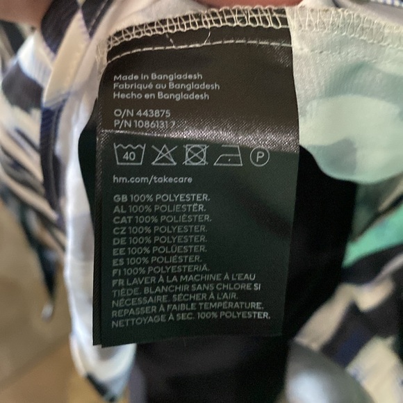 H&M Career Longsleeve Shirt - Picture 7 of 7